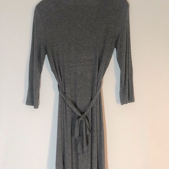 New York & Compony grey jersey dress with detail and belt/tie. - Picture 2 of 3